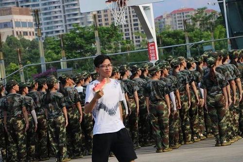 娱乐吃瓜军训